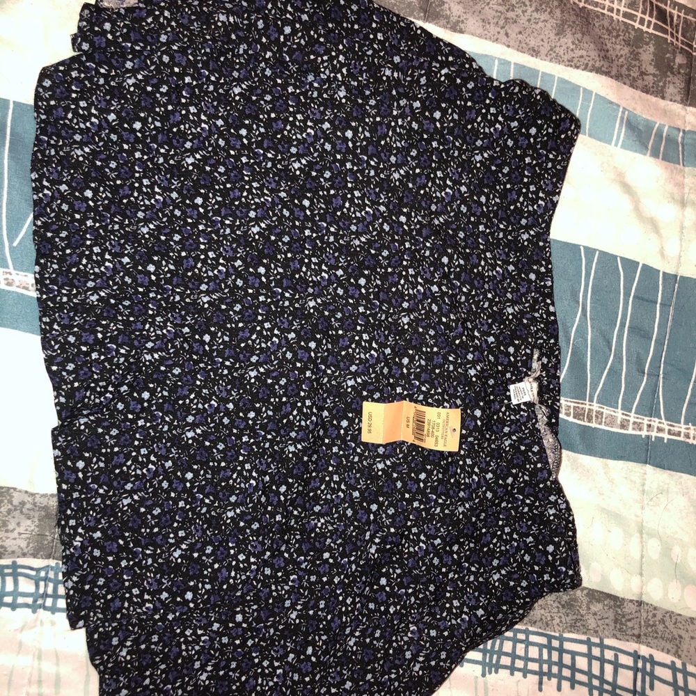 American Eagle loose flower skirt
